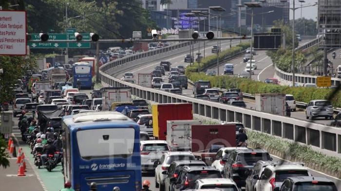 Apakah ganjil genap Jakarta berlaku saat hari libur nasional?