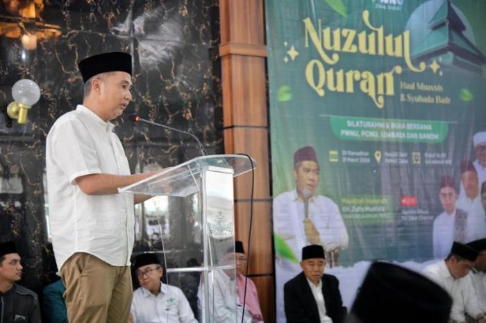 Hosts muslim scot spiritual civil jakarta marciel embassy ambassador leaders biggest organization society world