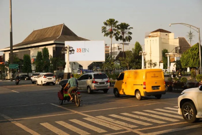 Pasar triwindu surakarta