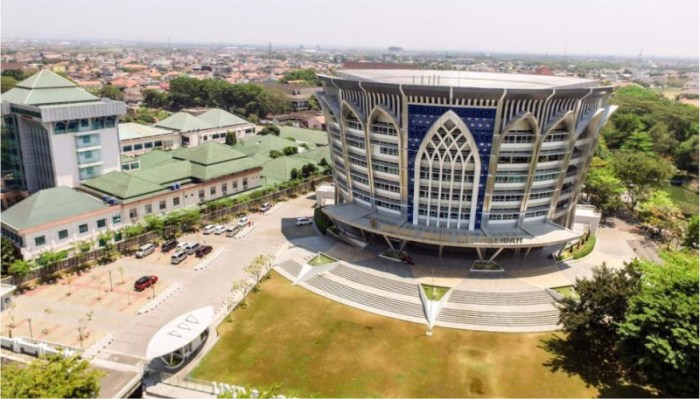 Universitas yang ada di surakarta