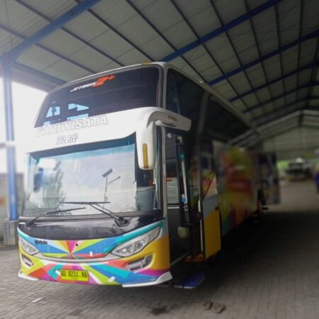 Bus tingkat wisata solo