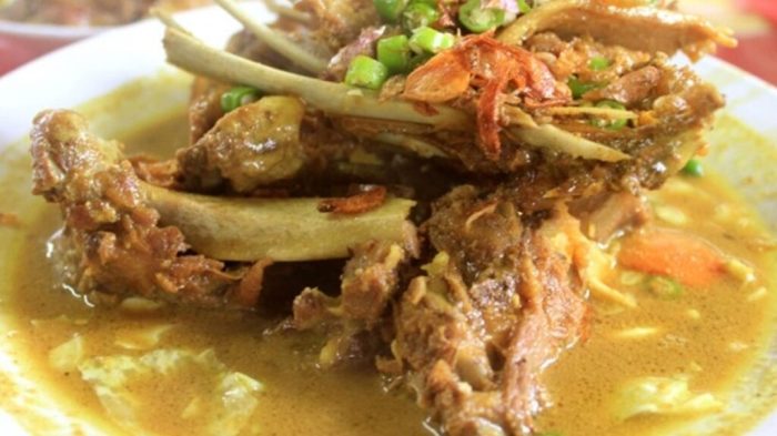 Makan kuliner menawarkan wajib khas mampir