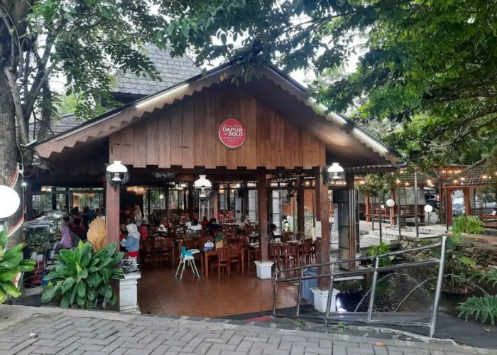 Rumah makan taman sari solo